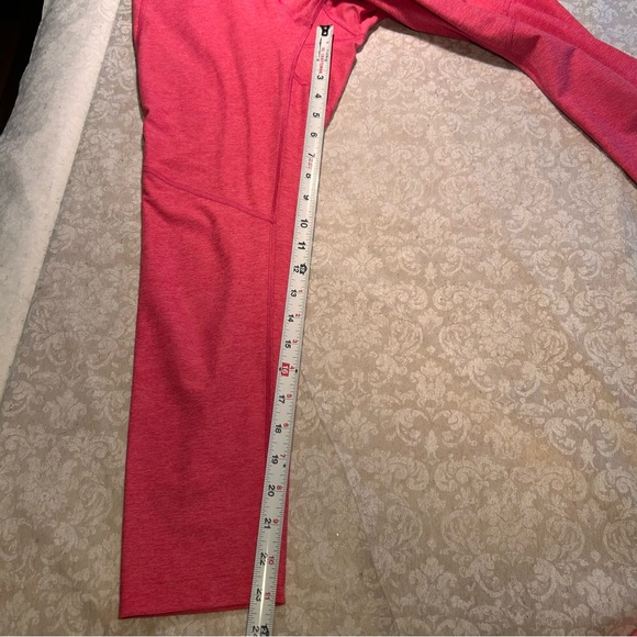 Outdoor Voices ~ Pink Flamingo 3/4 Warm-Up Stretch Leggings in size Medium - Picture 7 of 9